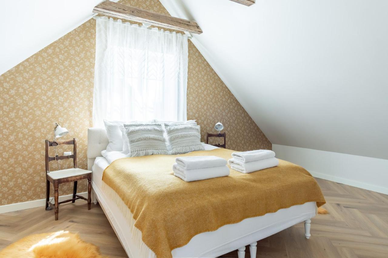 Alice Backyard-Holiday Home And Spa 페르누 외부 사진