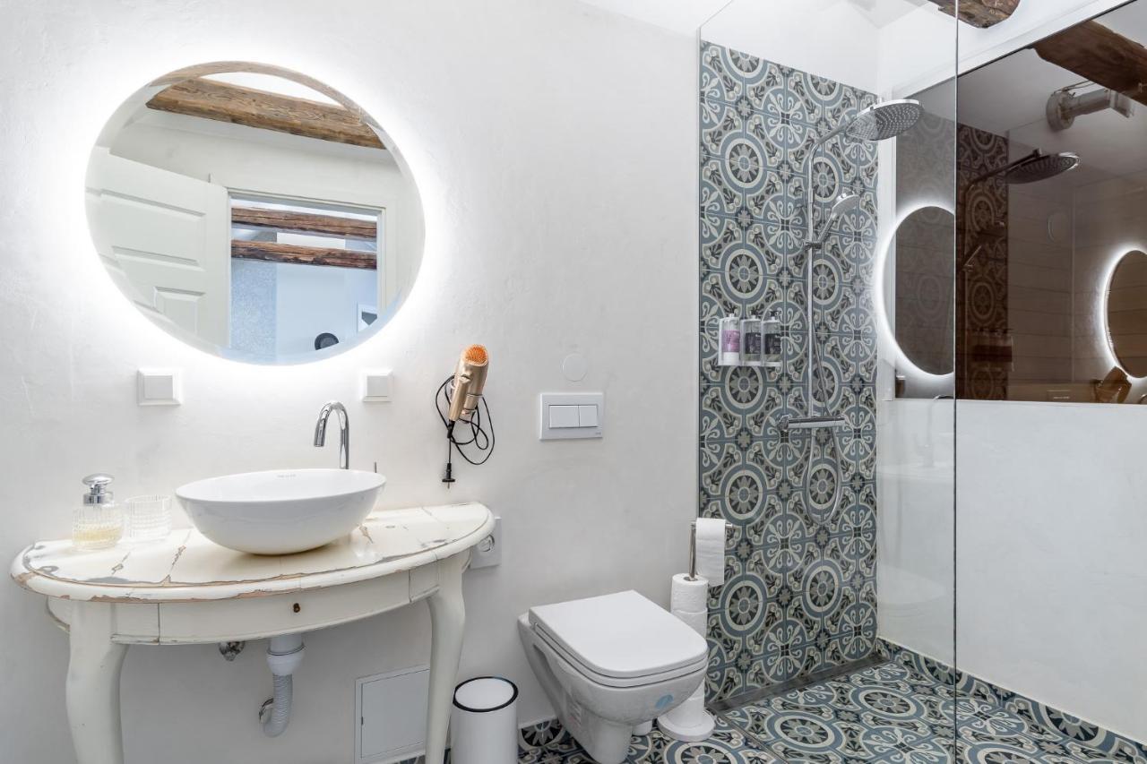 Alice Backyard-Holiday Home And Spa 페르누 외부 사진